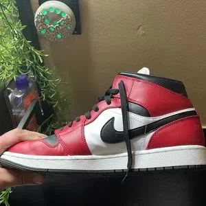 Air Jordan 1 mid Chicago black toe comes with original  box make an offer Jordan | Shoes | Air Jordan Mid Chicago Black Toe Comes With  main image 3